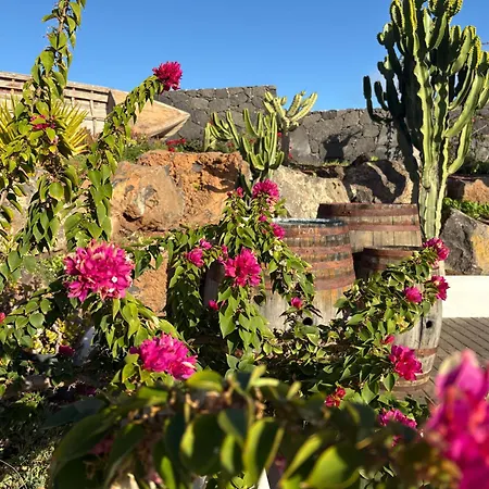 Blanco Privada Con Patio Soleado Y Bbq Ideal Escapada Romantica En Lanzarote Villa Tías